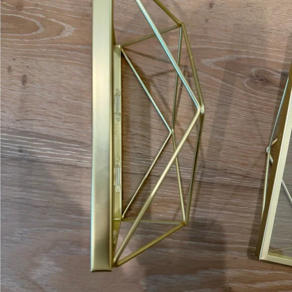Umbra Set of 2 Matching Prisma Geometric Matte Brass Photo Picture Frames 4 x 6 - Picture 2 of 3
